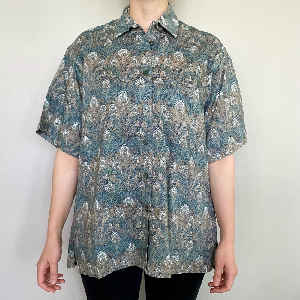 Vintage Tilley Liberty of London Tana Lawn peacock print short sleeve shirt. 💙
